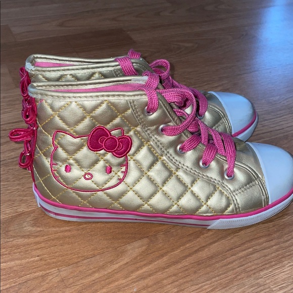 Hello Kitty quilted high-top sneakers in gold with pink laces. Size 3 - Picture 4 of 11